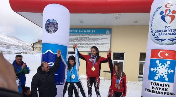 AKUT Sporcuları Snowboard yarışında madalyalar aldı
